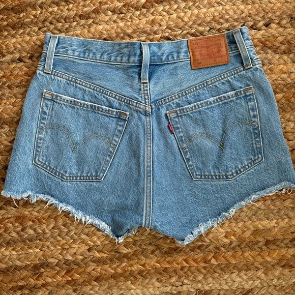 Levi’s Premium Distressed High Waisted Denim Shorts Size 28 - Picture 5 of 5